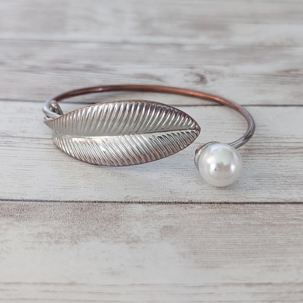 Vintage Bracelet Leaf and Faux Pearl - Heavy Discoloration